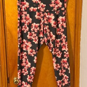 Old Navy Active Leggings in Pink Floral Size XL